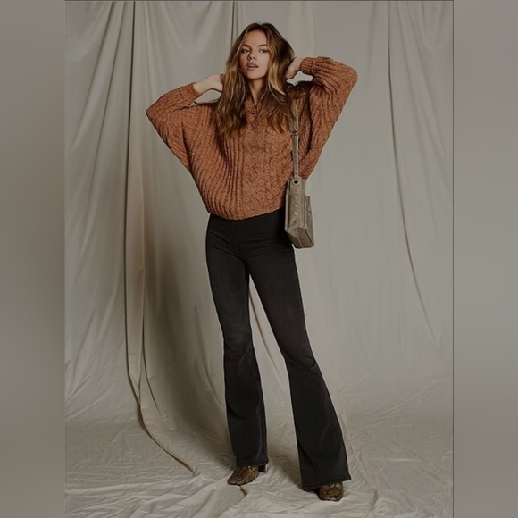 We the Free Flared Leg Mid Rise Pull-On Stretch Jeans Size 29 - Picture 14 of 16